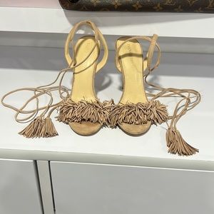 Ivanka Trump tie-up the leg heels